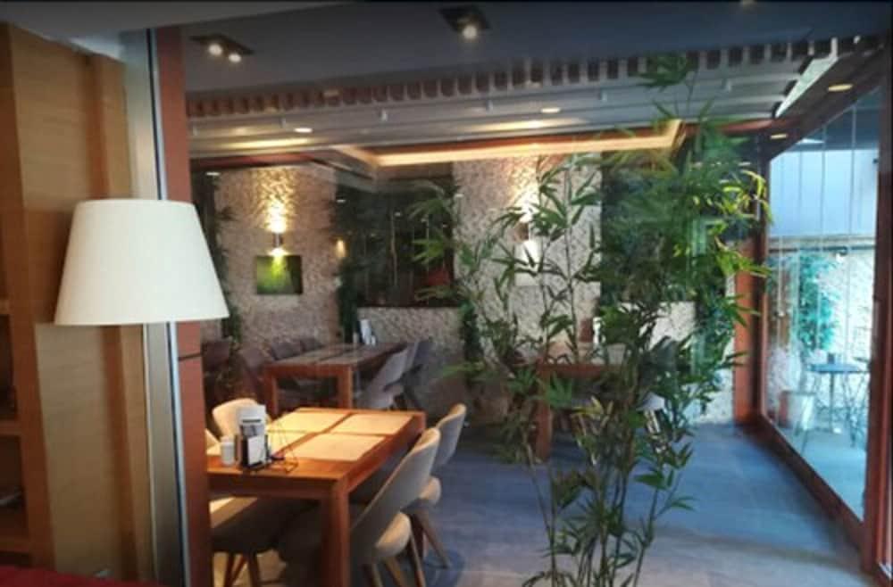 Milport Hotel Levent Estambul Exterior foto